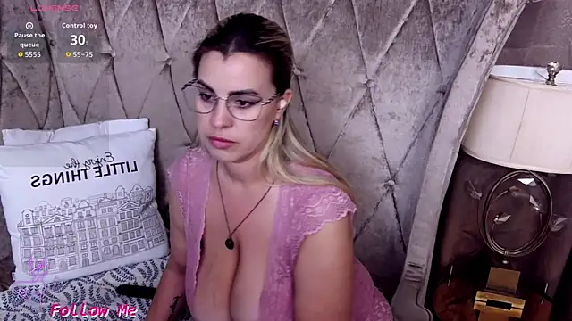 BustyGizelle webcam