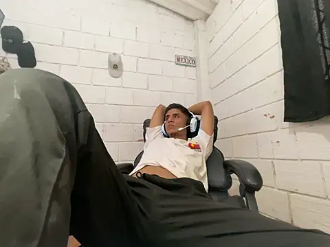 Max_TheHorseDick webcam
