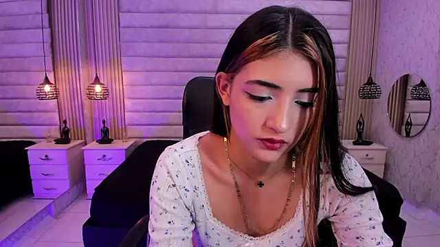 VictoriaaBlair webcam