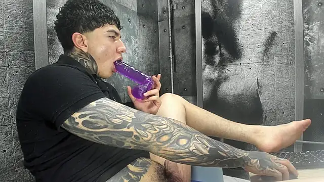 Gury_tattoo webcam