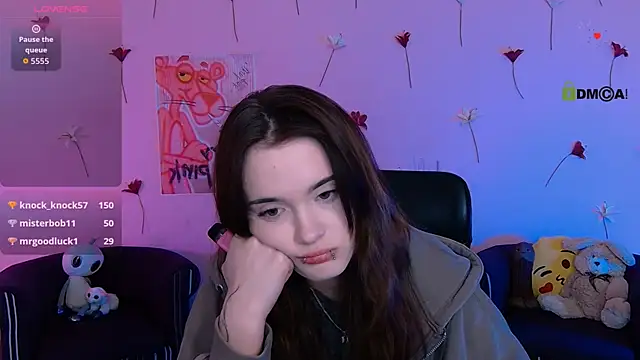 liana_kisses webcam