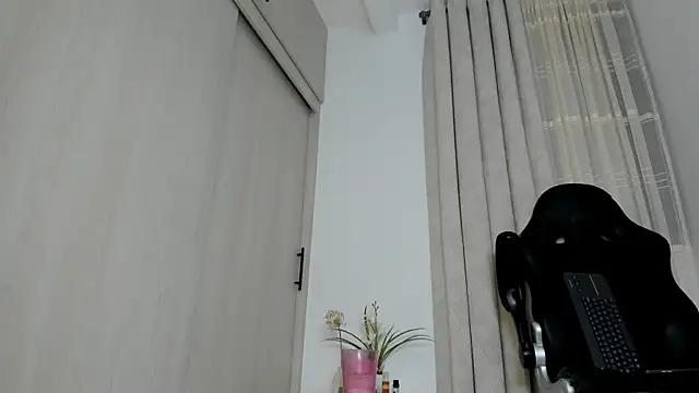 biscuit_oliva - Biscuit_oliva's free webcam - UK Sex Cams