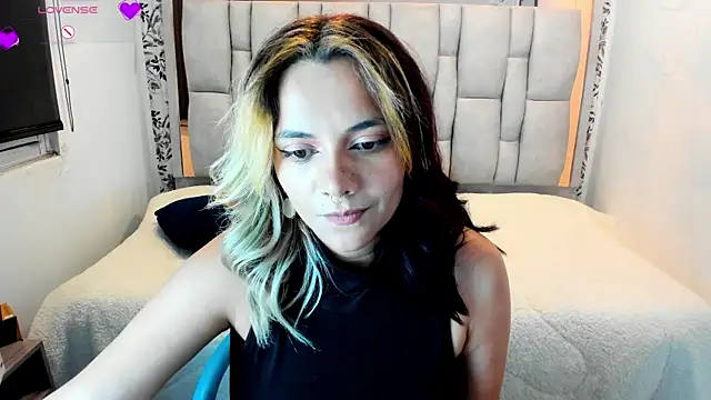 Kiara_Cruz__ webcam