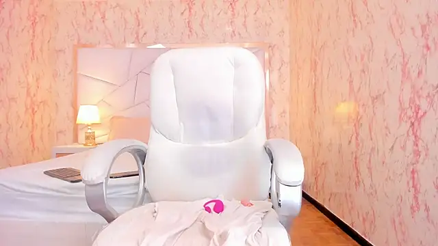 Emily_Whinfre webcam