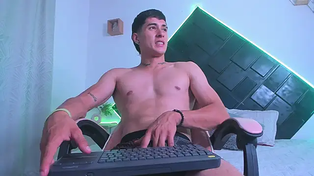 dark_valentino_ - Dark_Valentino_'s free webcam - UK Sex Cams