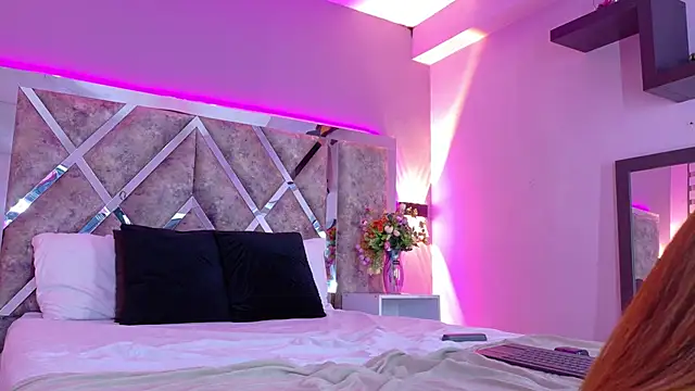 LolaGray__ webcam