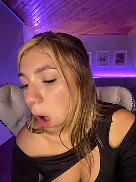 Isabella18_pink webcam