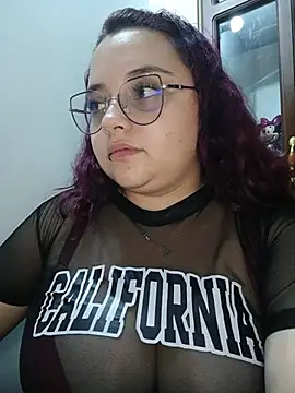 CURVY-HORNY webcam
