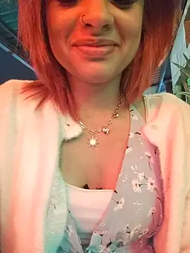cataleya_16 (F young) - Off bra in public bar!