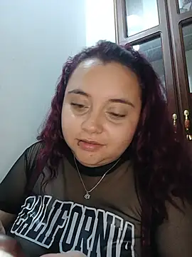 CURVY-HORNY webcam