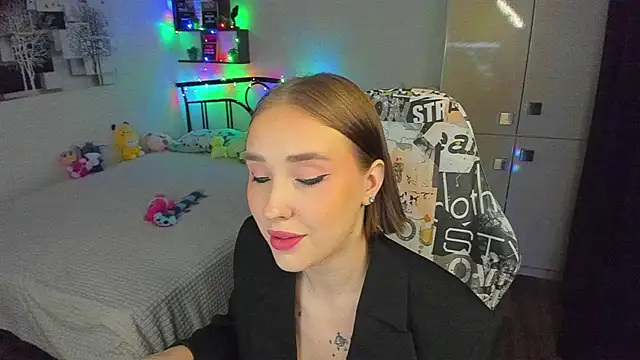 CrazyBitchInLace webcam