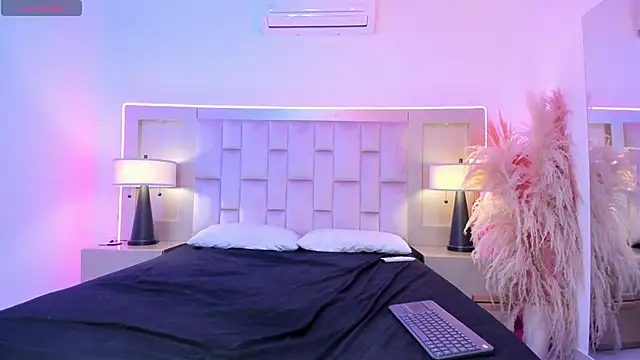 SalomeBins webcam