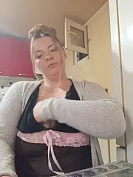 DiamondMia11 live cam