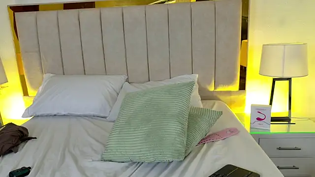 Carrie_GB webcam