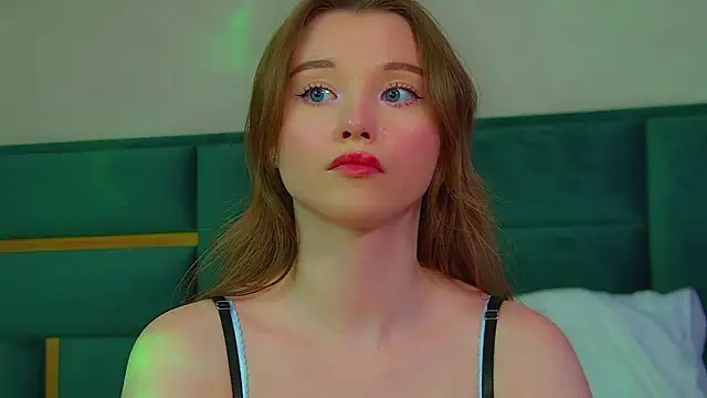 KeiraAsti webcam
