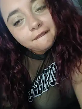 CURVY-HORNY webcam