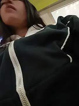 sky__19 (F young) - off bra in mall