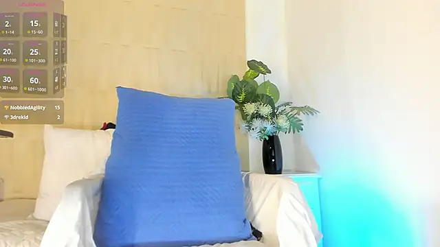 mia_pineda webcam