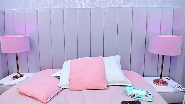 MadeleynRose webcam