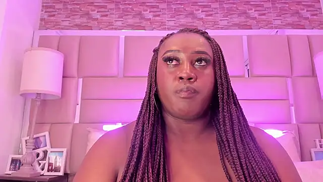 ShaniaBrownn webcam
