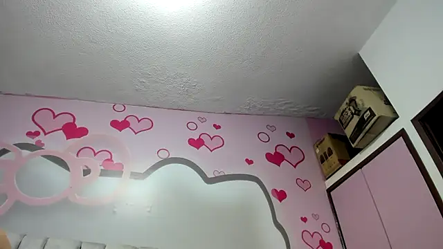 KEYRA-MILLER- webcam