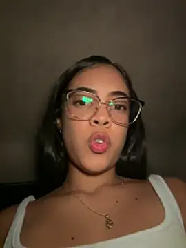 NAUGHTY_LITTLE_18 webcam