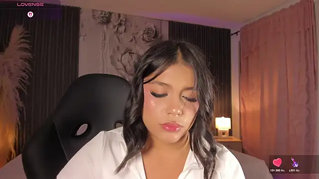 ShaniaDaniels webcam