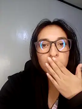 kira-stormm live cam