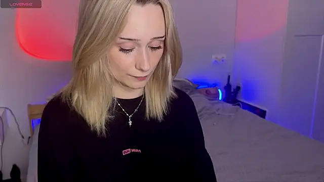 mia_side webcam