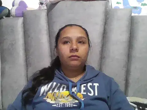 Charis_21 webcam