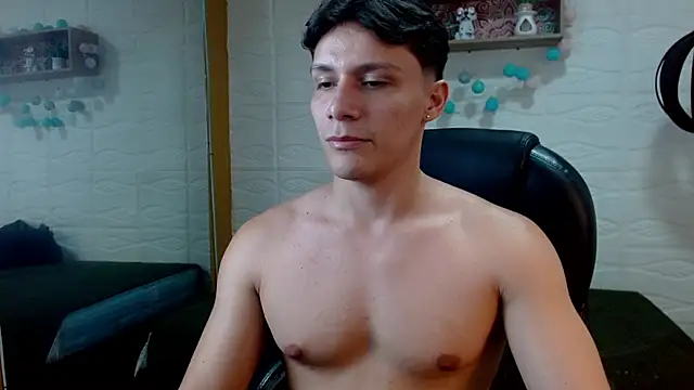 Zayn_clausen live sex cam