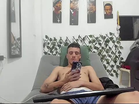 Latins_Boss webcam