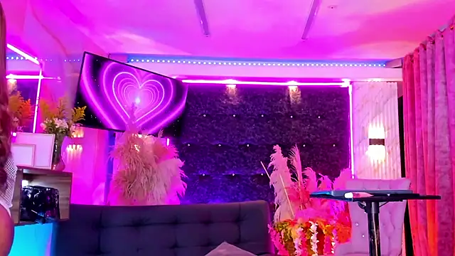 Queens_Wonders_Blonders live cam