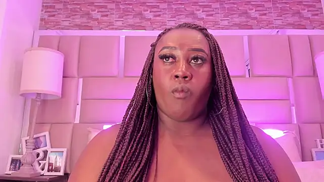 ShaniaBrownn webcam