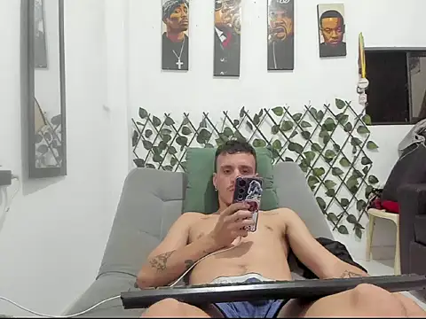 Latins_Boss webcam