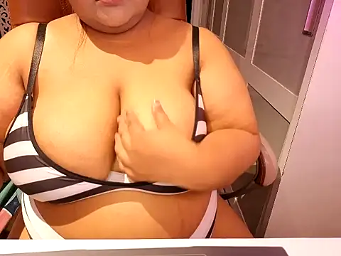 Nataasha__ webcam