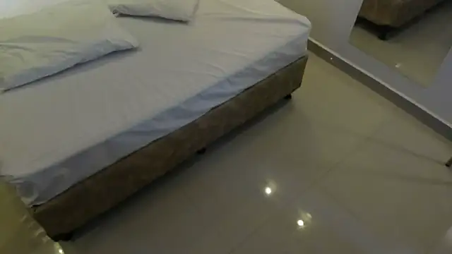 violet_giraldo webcam