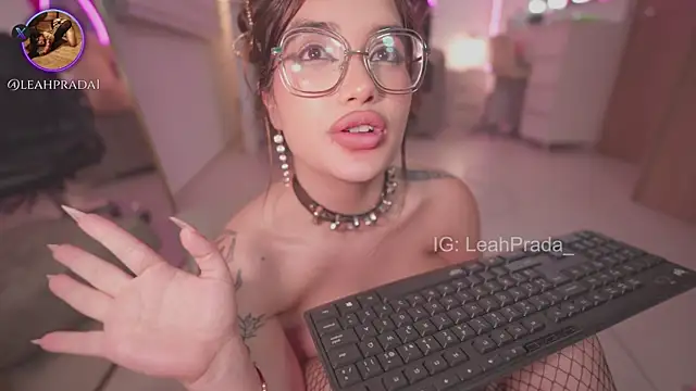 LeahPrada_ webcam