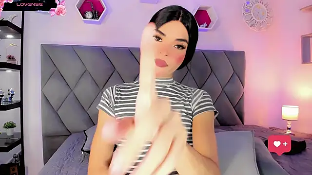 Amira_Ember webcam