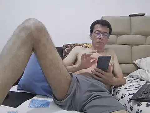 skinnylatino51 webcam