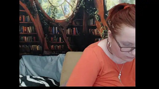PlayfullMature webcam