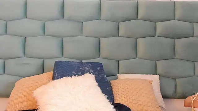 MiaMancini webcam