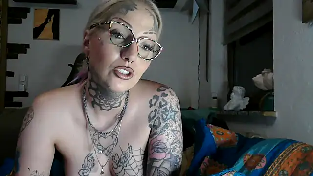 RoxxyInk webcam