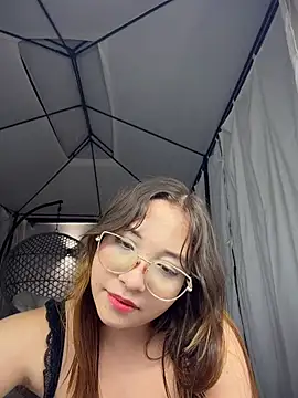 AliciaWhite_nt webcam