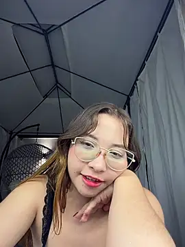 aliciawhite_nt - AliciaWhite_nt's free webcam - UK Sex Cams