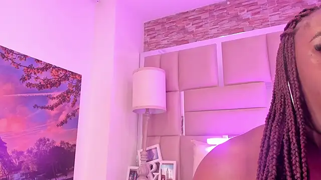 ShaniaBrownn webcam