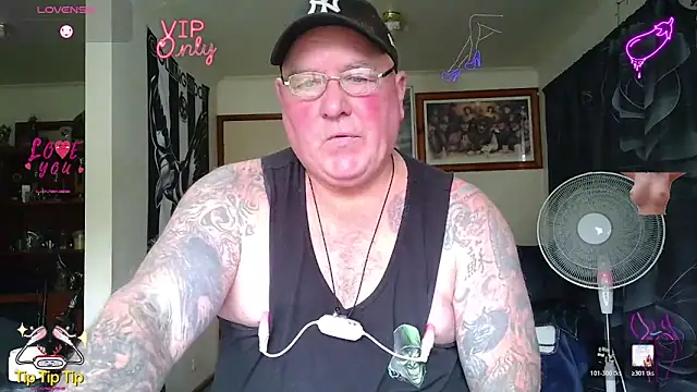 KINKYBLUEYES69 live cam