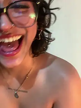 lilithmonette (Ask my age) - My friend fuck me with strap on🍑💦