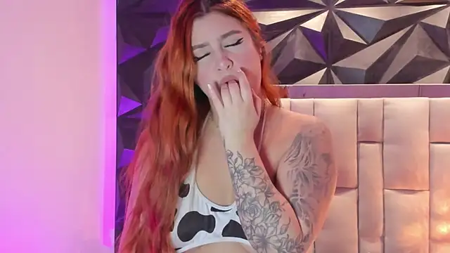 megan_whitee__ webcam