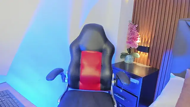 maddy_bythesea webcam